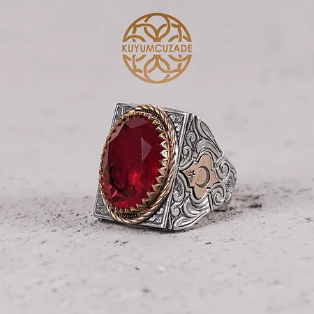 Red Paraiba Turmalin Stone-set Star and Crescent Engraved Silver Ring