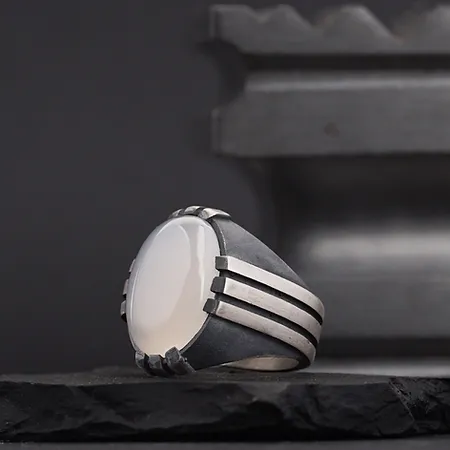 White Agate Stone-set Pençe Silver Ring