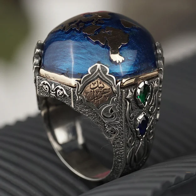 Cihan Kızıl Elma Bronze Dünya Haritası & Blue Okyanus Engraved Silver Ring