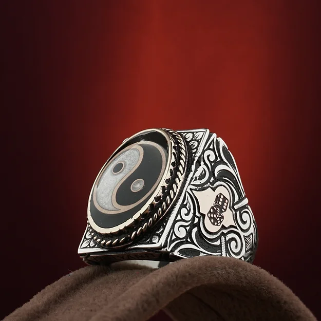 Yi Yang Black White Motif Engraved Bronze Desen Detailed Silver Ring