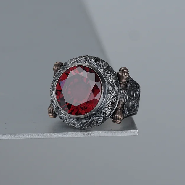 Ferman Faset Cut Red Zircon Stone-set Engraving Desen Engraved Silver Ring